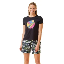 Krimson Klover Women's Aila Graphic Short Sleeve T-Shirt 2023 -Snow Gear Shop KRIMSON KLOVER AILA GRAPHIC SHORT SLEEVE TOP ROUTE FRONT min