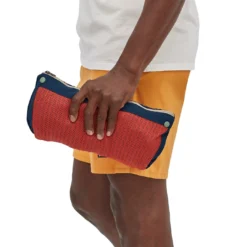 Patagonia Men's Isthmus Anorak 9 Patagonia Men's Isthmus Anorak -Snow Gear Shop M ISTHMUS ANORAK TIDB 4 min